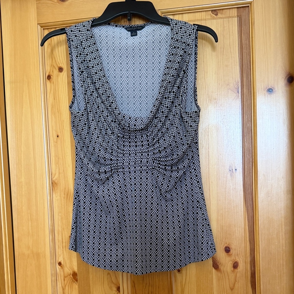 Banana Republic Sleeveless Black & White Patterned Women's Top, small